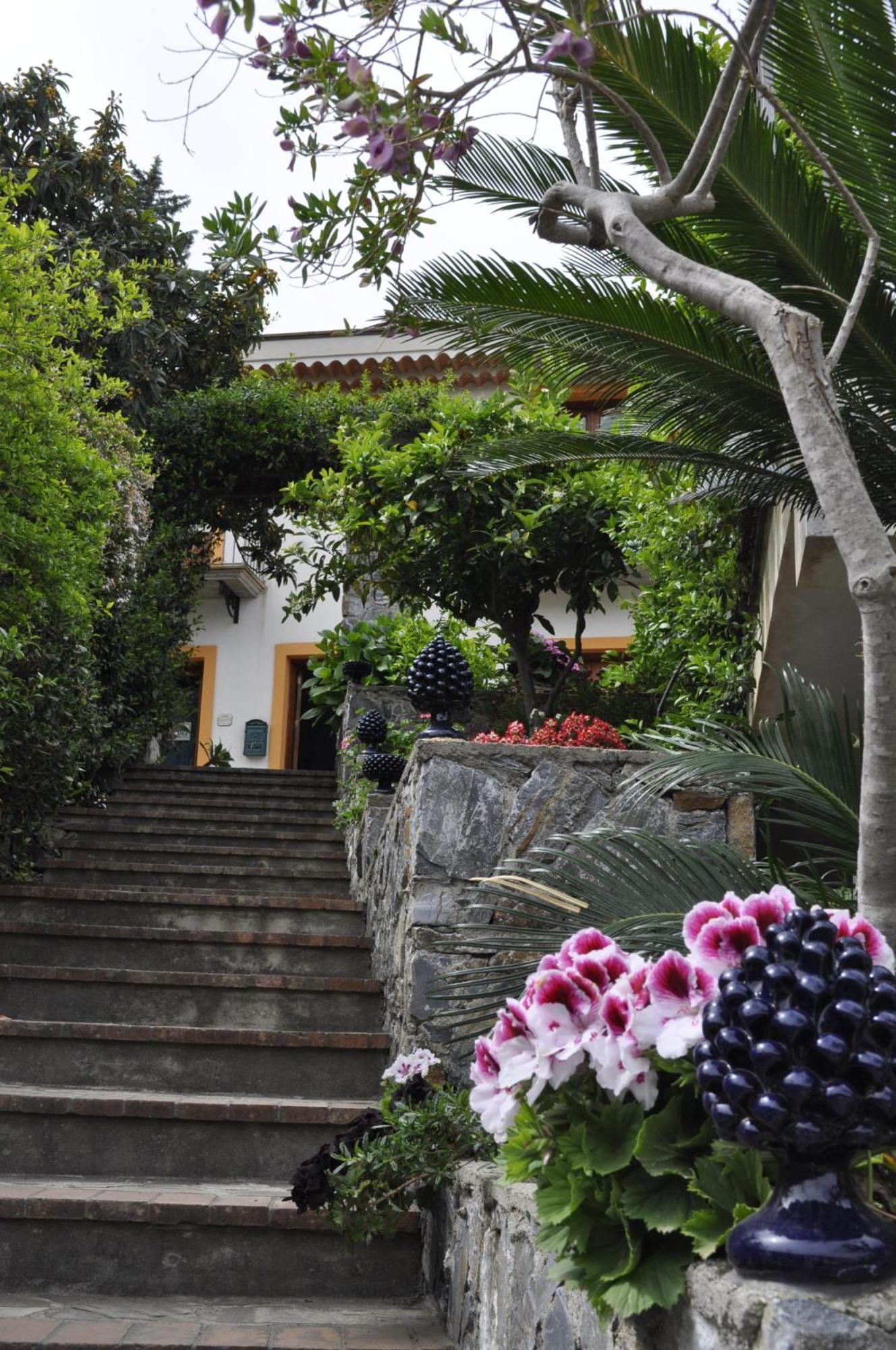 Borgo San Francesco Hotel Gioiosa Marea Kültér fotó