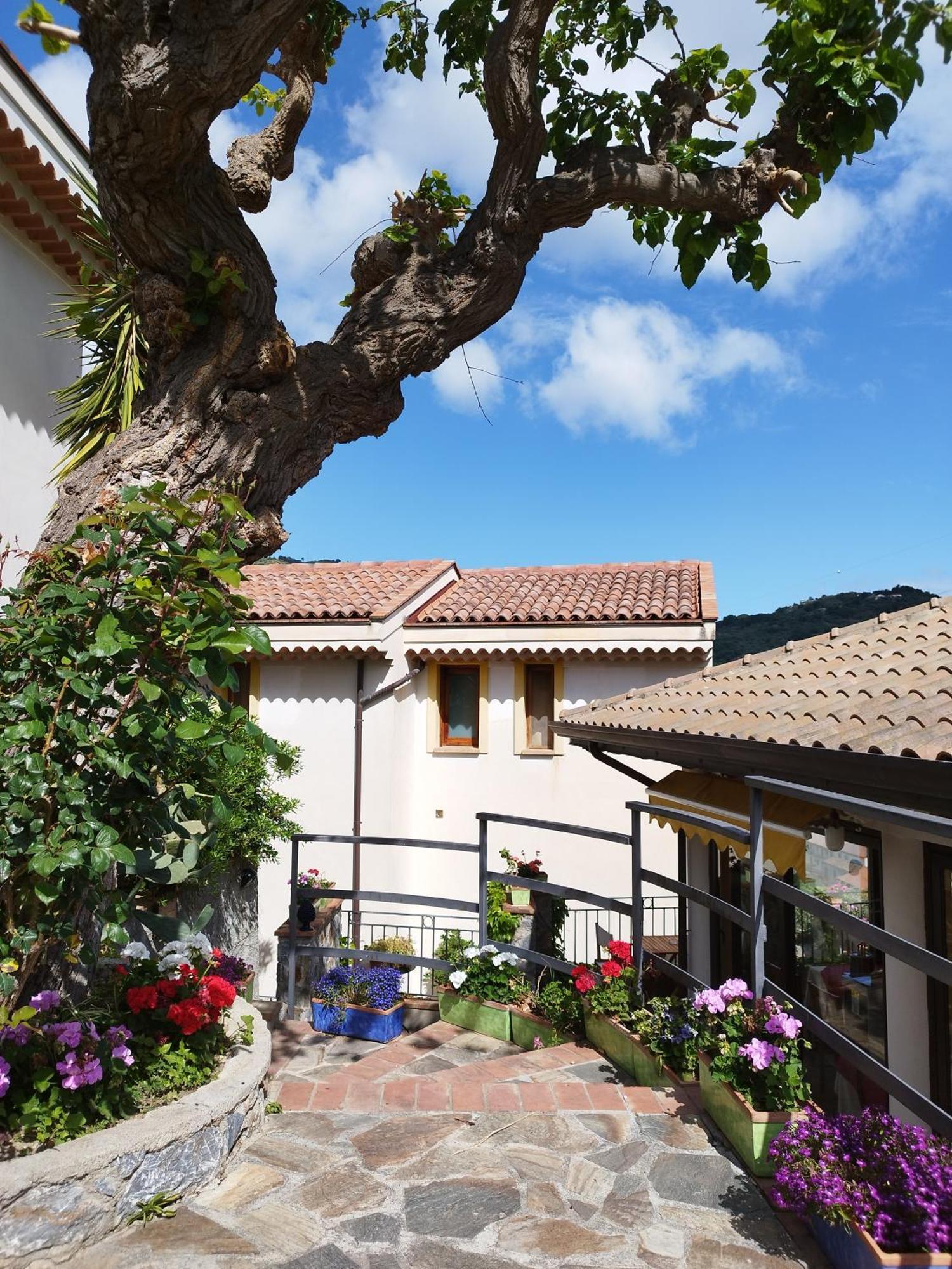 Borgo San Francesco Hotel Gioiosa Marea Kültér fotó