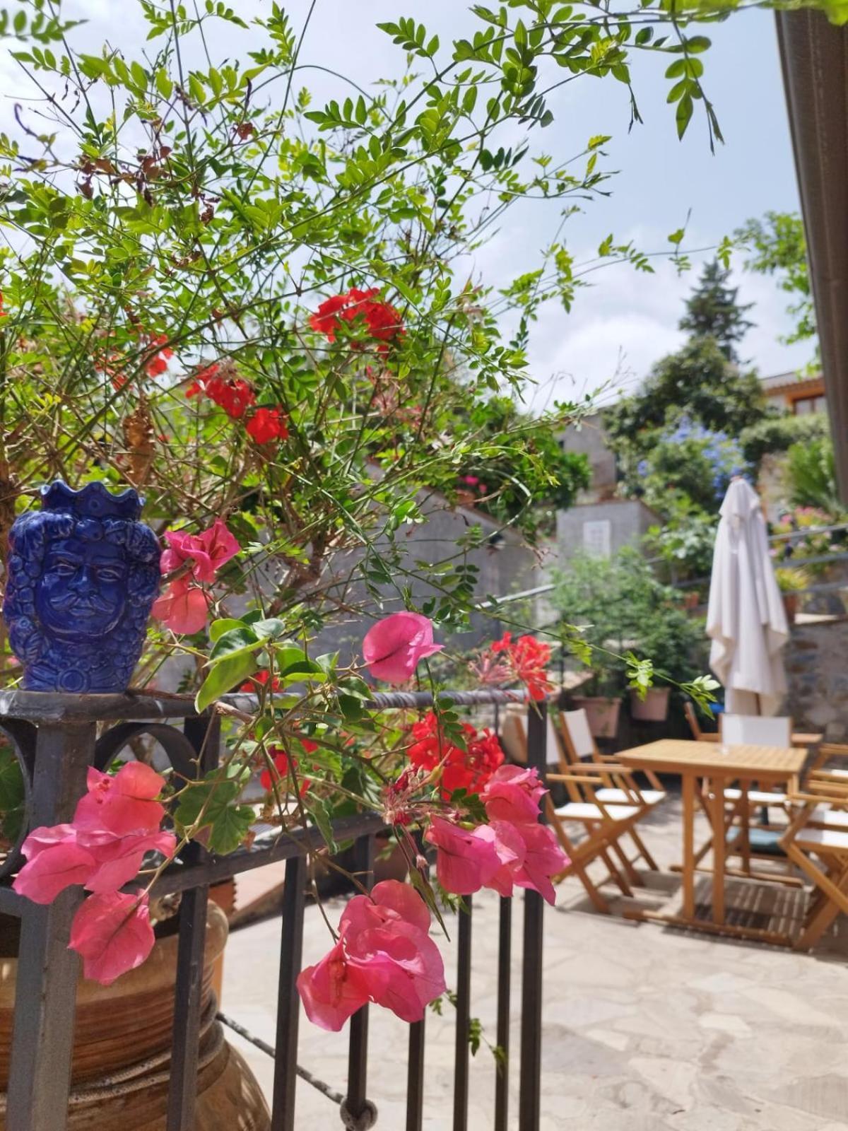 Borgo San Francesco Hotel Gioiosa Marea Kültér fotó