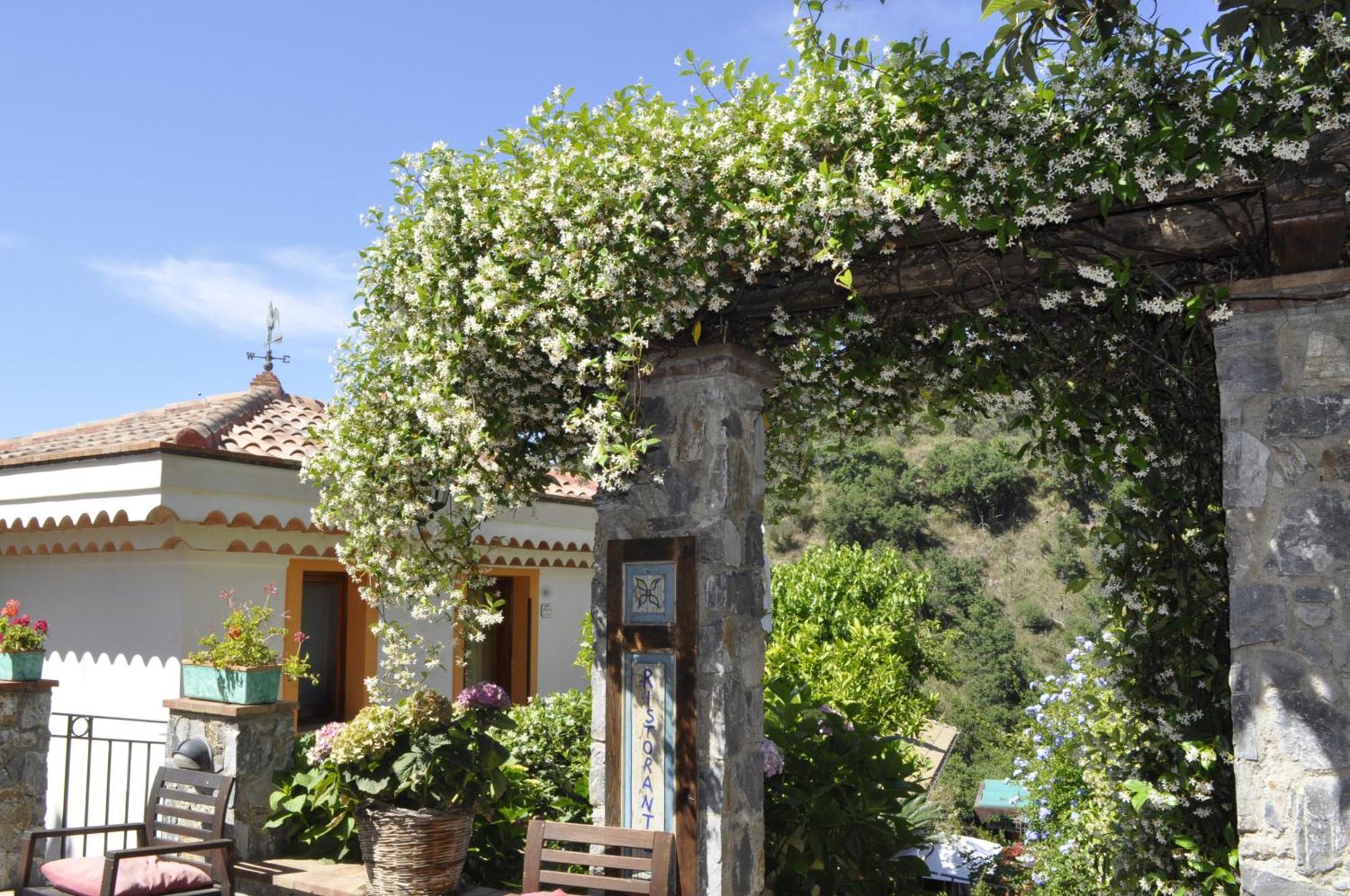 Borgo San Francesco Hotel Gioiosa Marea Kültér fotó